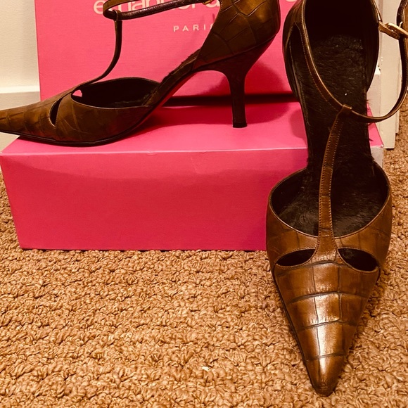 Good condition EMANUEL UNGARO Mary Jane style classic 3” shoes sz 8.5 - Picture 5 of 6